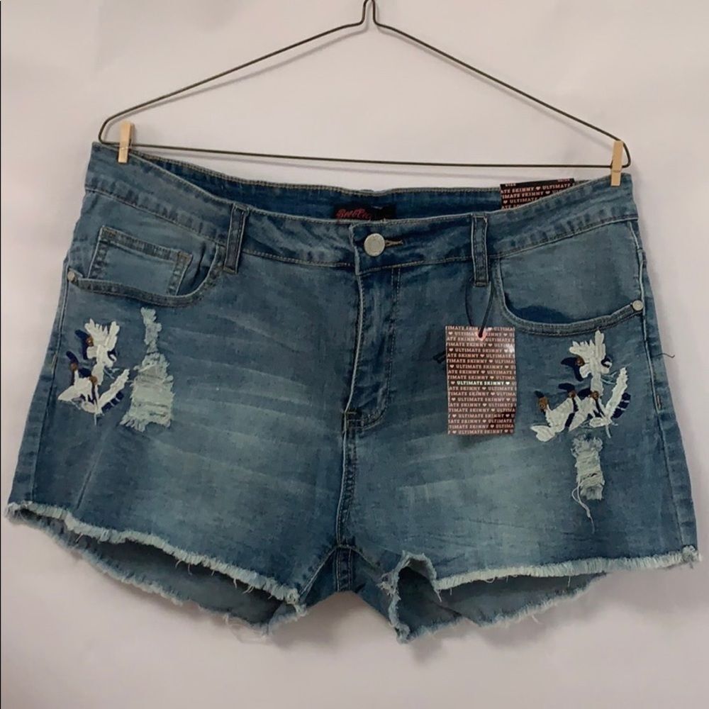 NWT BEE & CECI‎ SHORT EMBROIDERY DETAILS SIZE 22/23
